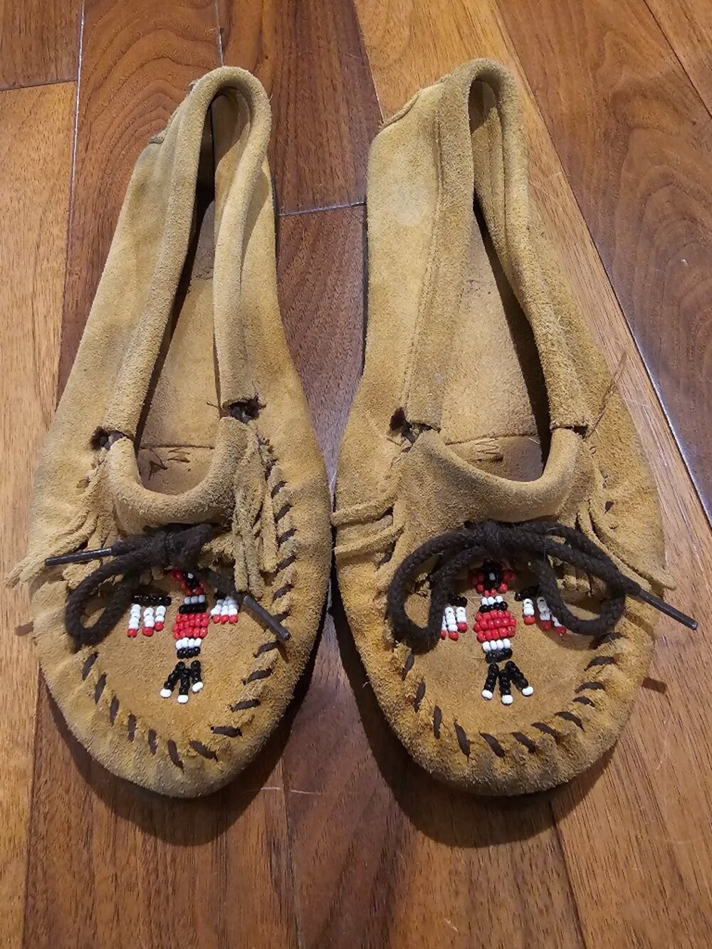 Beaded Minnetonka Moccasins size 9.5